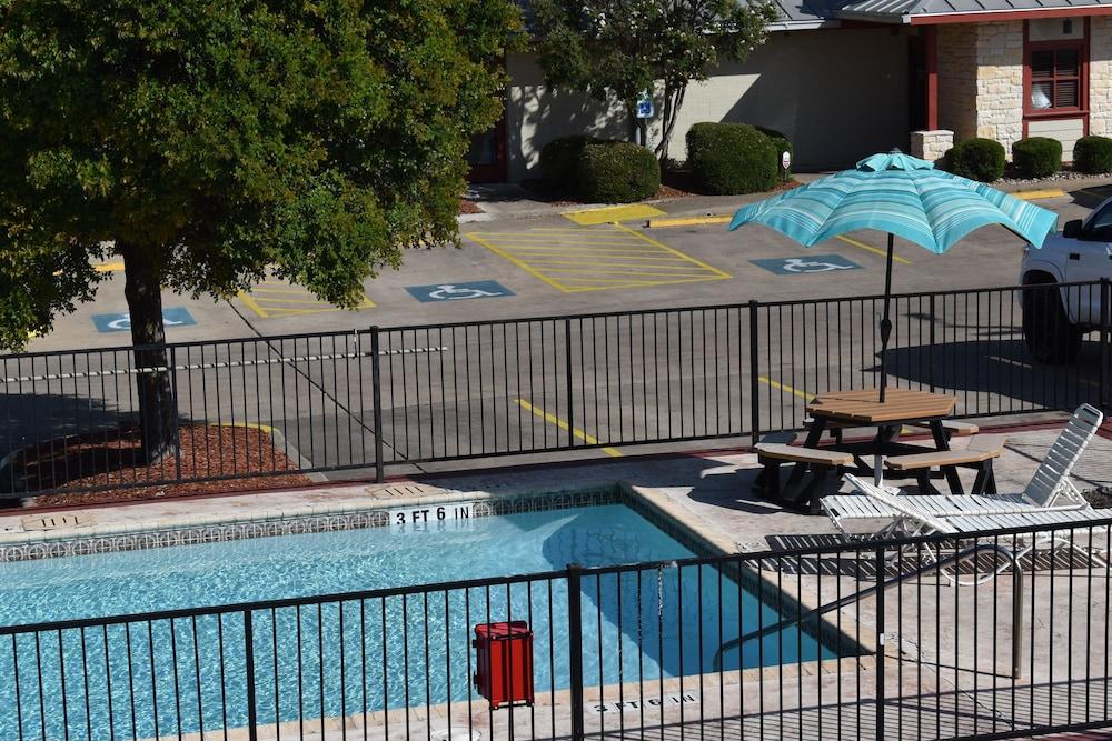 Super 8 By Wyndham Fredericksburg Otel Dış mekan fotoğraf