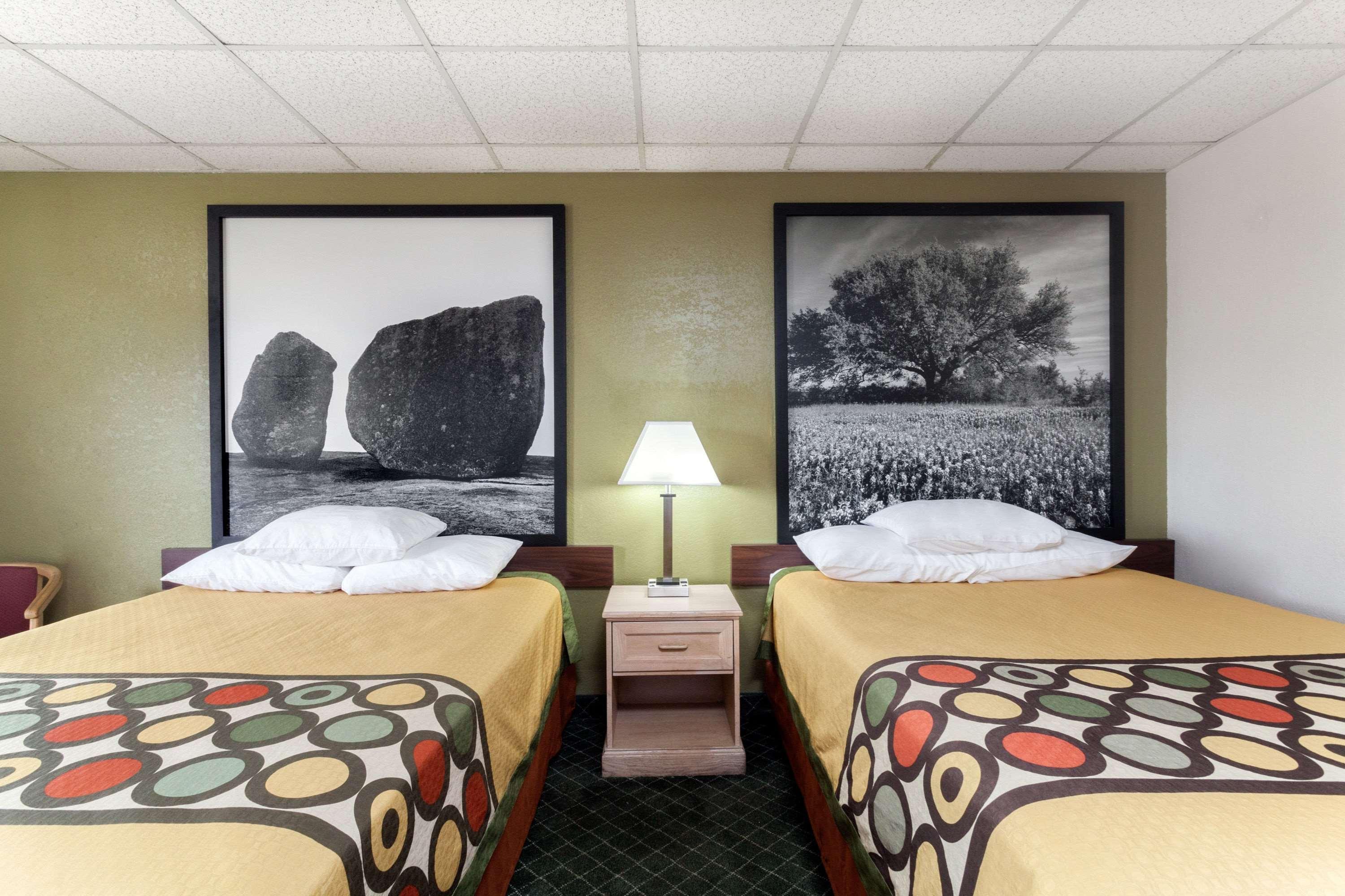 Super 8 By Wyndham Fredericksburg Otel Dış mekan fotoğraf