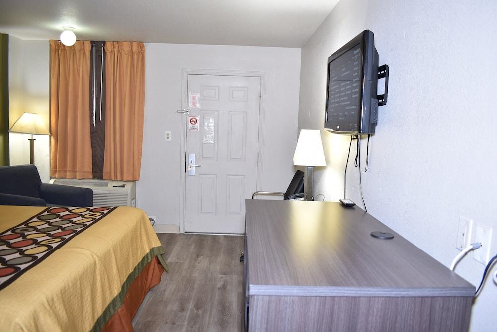 Super 8 By Wyndham Fredericksburg Otel Dış mekan fotoğraf