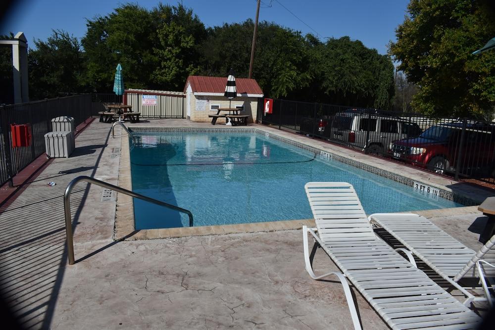 Super 8 By Wyndham Fredericksburg Otel Dış mekan fotoğraf
