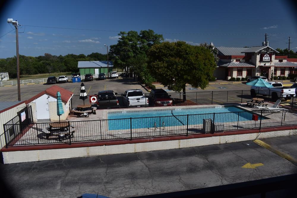 Super 8 By Wyndham Fredericksburg Otel Dış mekan fotoğraf