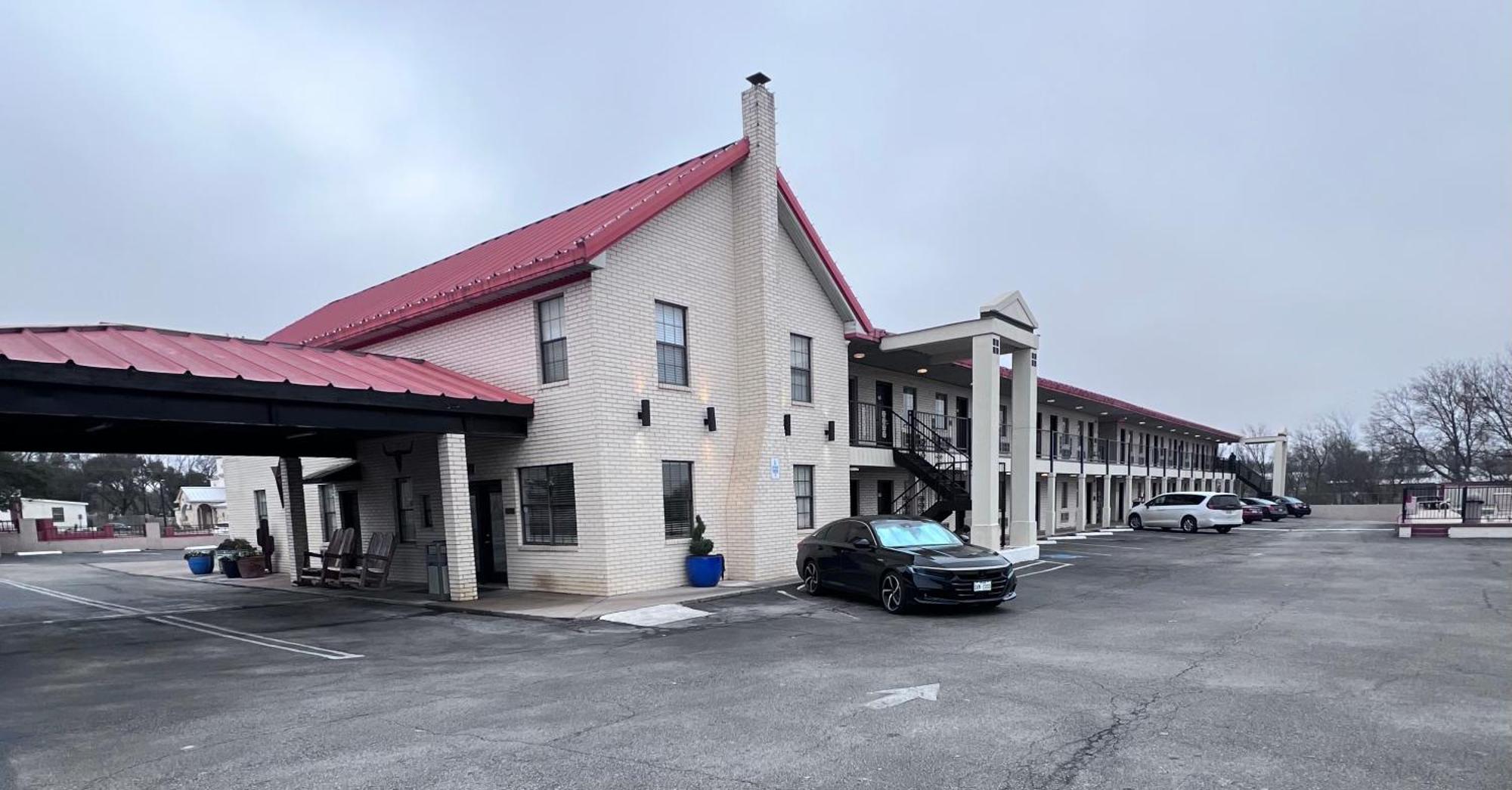Super 8 By Wyndham Fredericksburg Otel Dış mekan fotoğraf