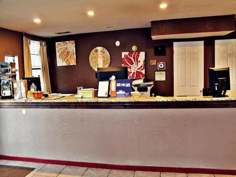 Super 8 By Wyndham Fredericksburg Otel Dış mekan fotoğraf