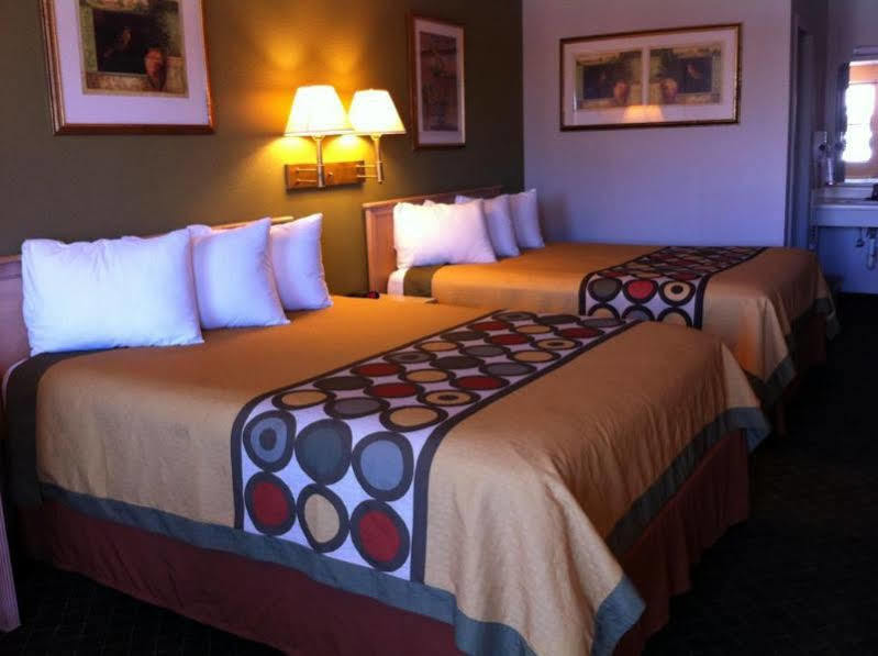 Super 8 By Wyndham Fredericksburg Otel Dış mekan fotoğraf